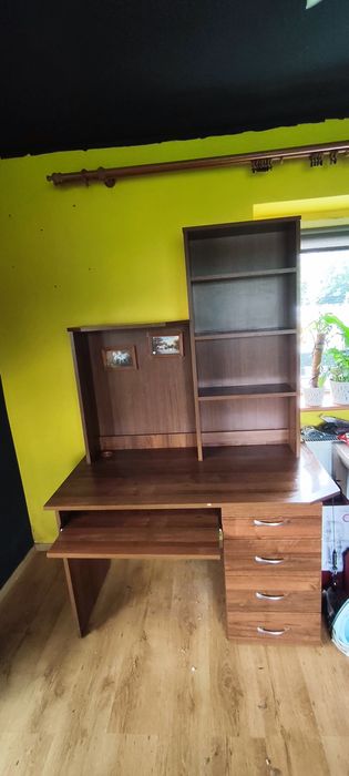 Biurko komputerowe z nadstawką