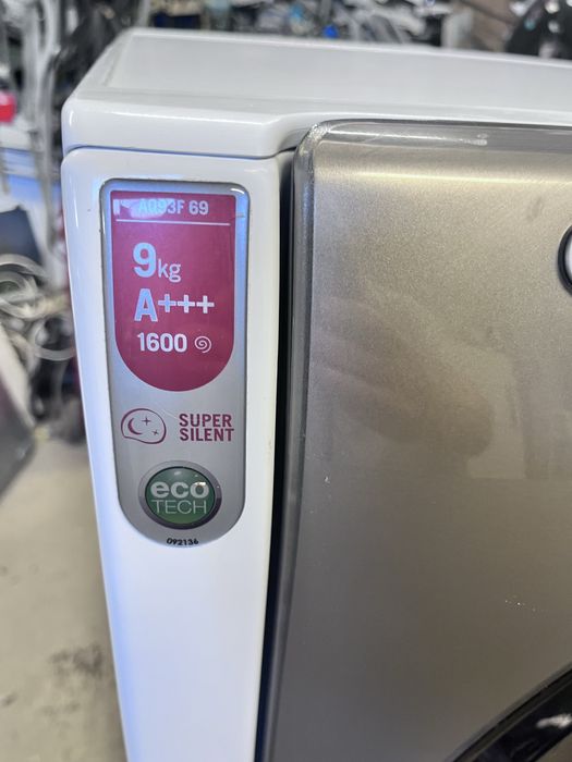 Maquina de lavar roupa Ariston Aqualtis 9kg