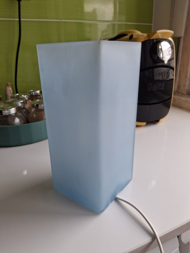 Candeeiro de sala ou quarto em vidro grosso e fosco, Azul bebé.