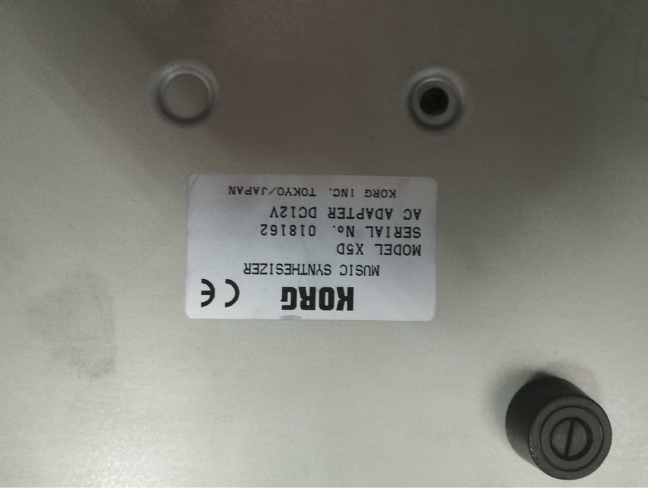 Продається синтезатор Korg x5d