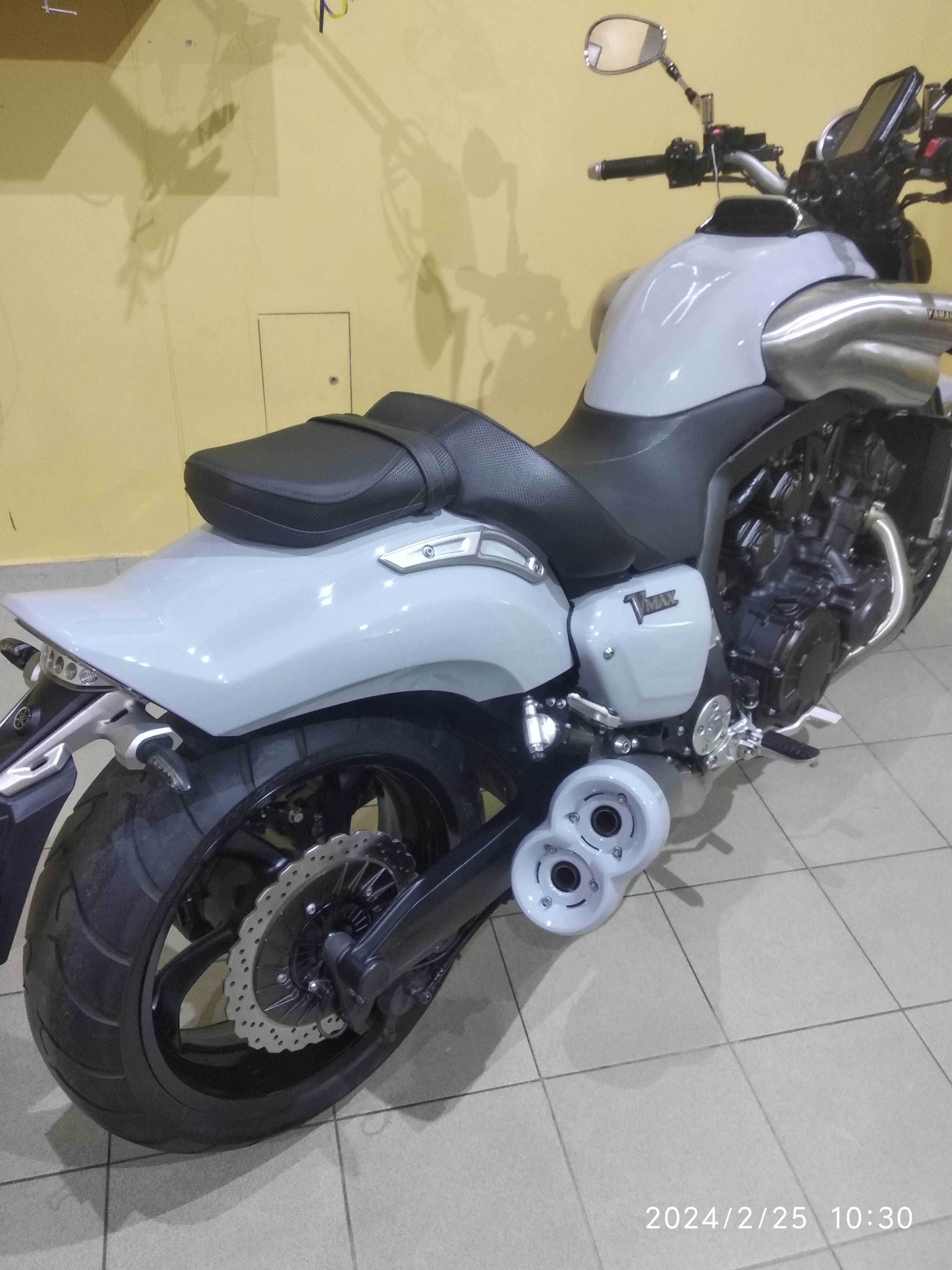 Продам мотоцикл Ямаха V-max 1700 2014 года выпуска