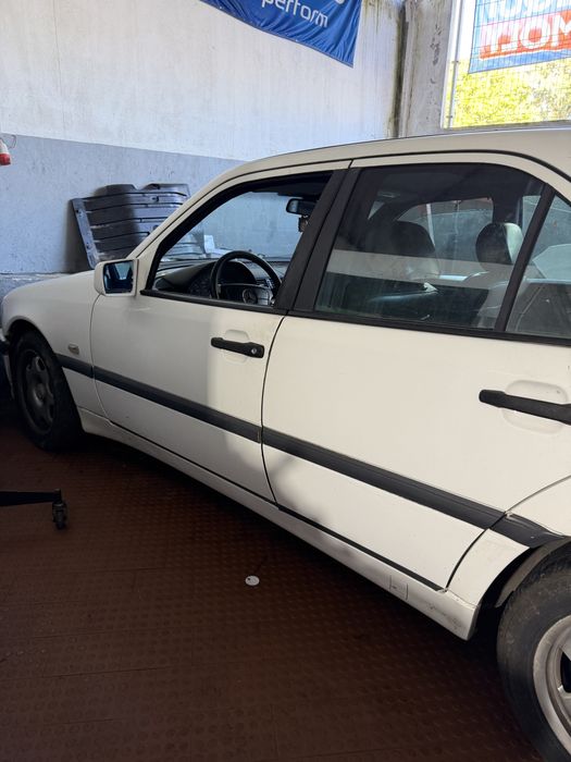 Mercedes Benz C200D branco