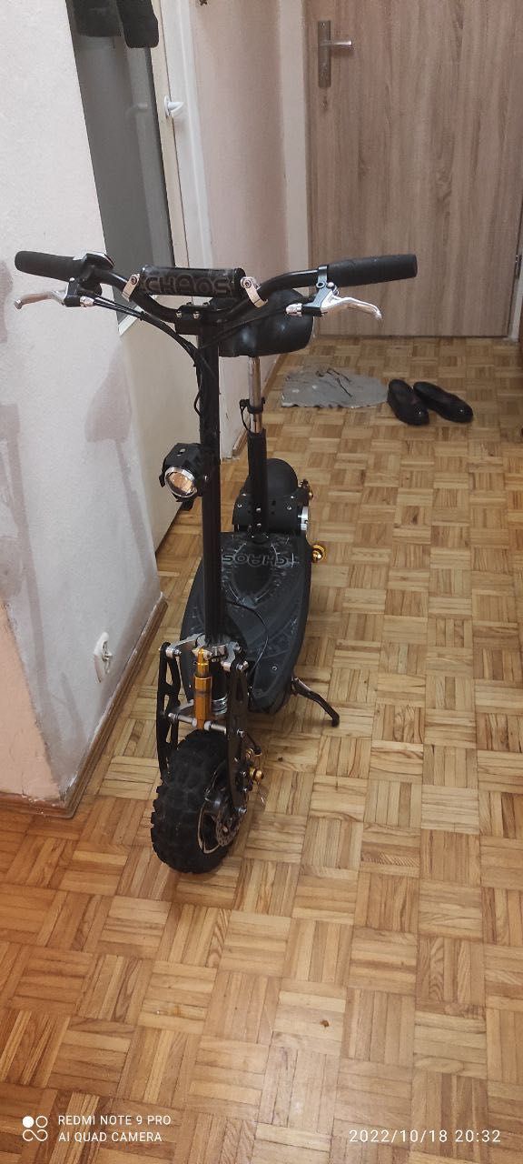 Chaos 48v 1600w Hub Drive Off Road Black Adult Electric Scooter