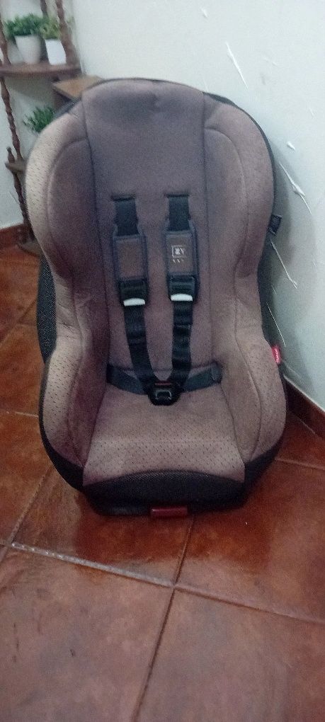 Cadeira auto Zippy com isofix