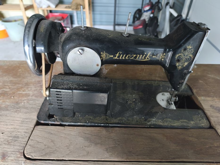 Sprzedam maszynę do szycia Łucznik PRL sprzedam starą maszynę do szyci