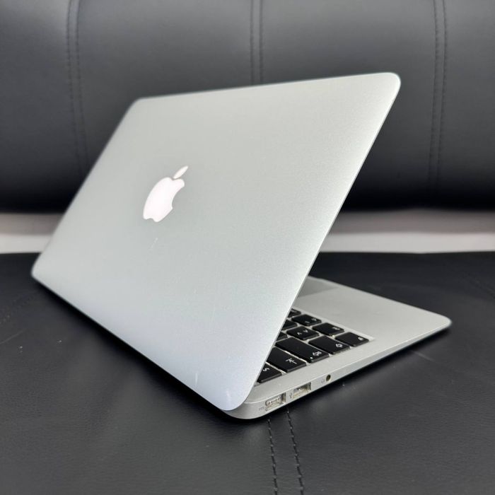 Apple MacBook Air A1370 (11,6” HD/i5-2467u/4Gb/128GbSSD/100% 1 цикл.)