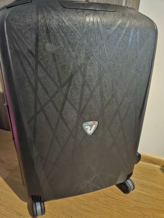 Walizka średnia Roncato Light 68 cm - czarna