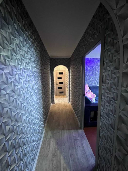 № 13718 - Продам 3-х кімнатну квартиру, АО, вул.Театральна!