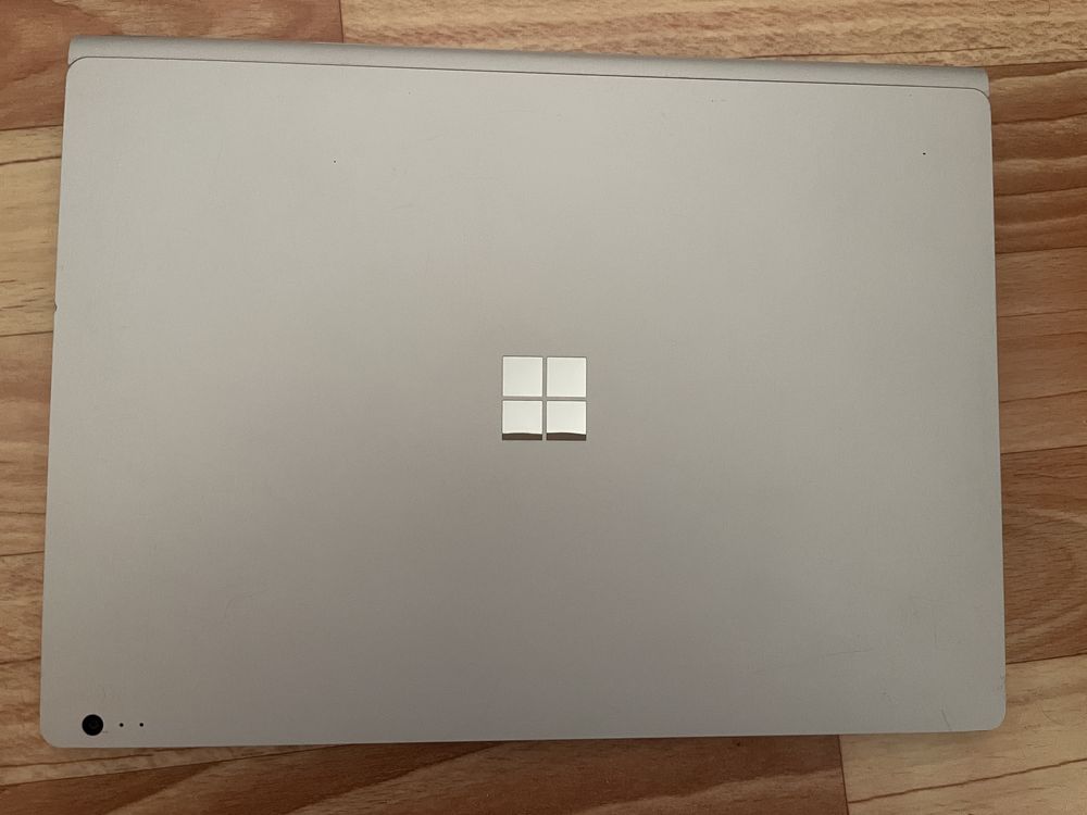 Ноутбук Microsoft Surfacebook.