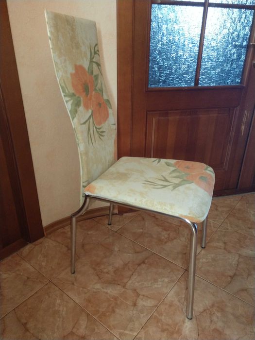 Стул для їдальні, кухні, різної конструкції