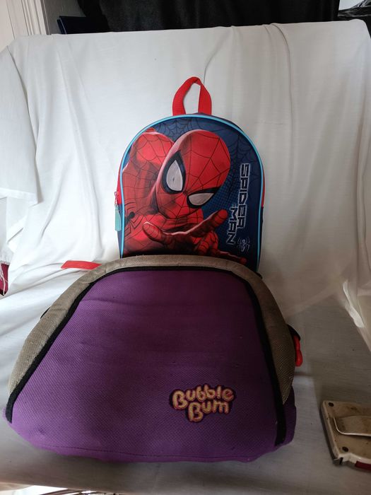 Mochila Homem Aranha e banquinho de carro