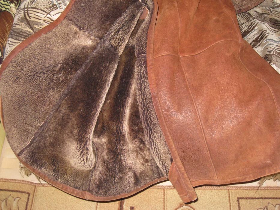 Дублёнка натуральная женск. ,очень тёплая c капюшоном в отл. состоянии