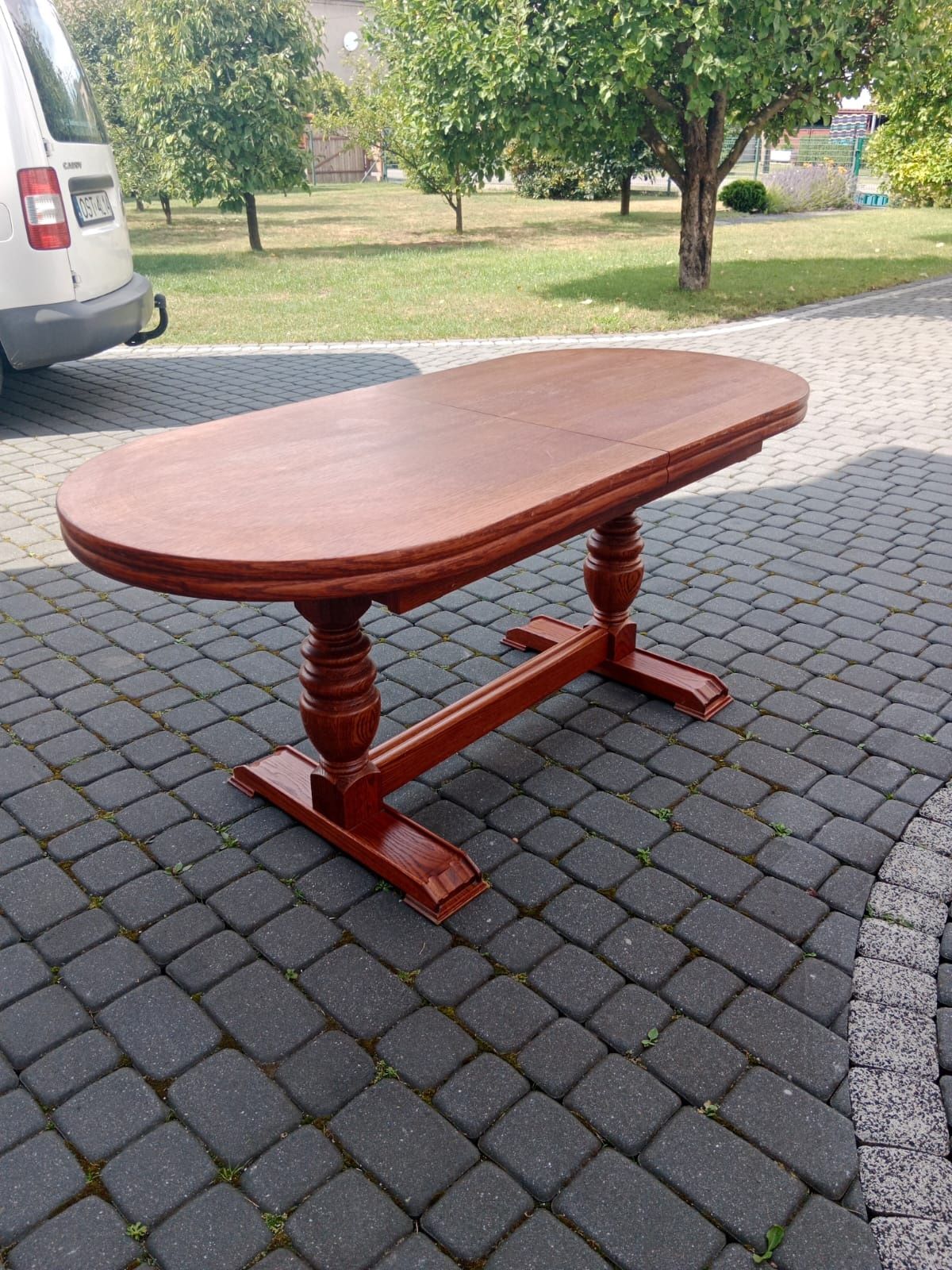 Stół drewniany solidny do salonu