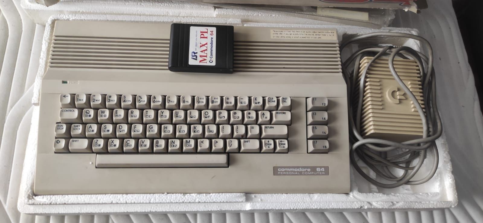Komputer COMMODORE 64 C64 pudełko oryginalne