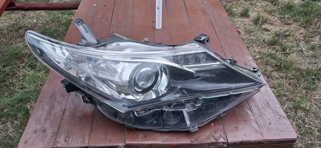 Lampa toyota auris 2