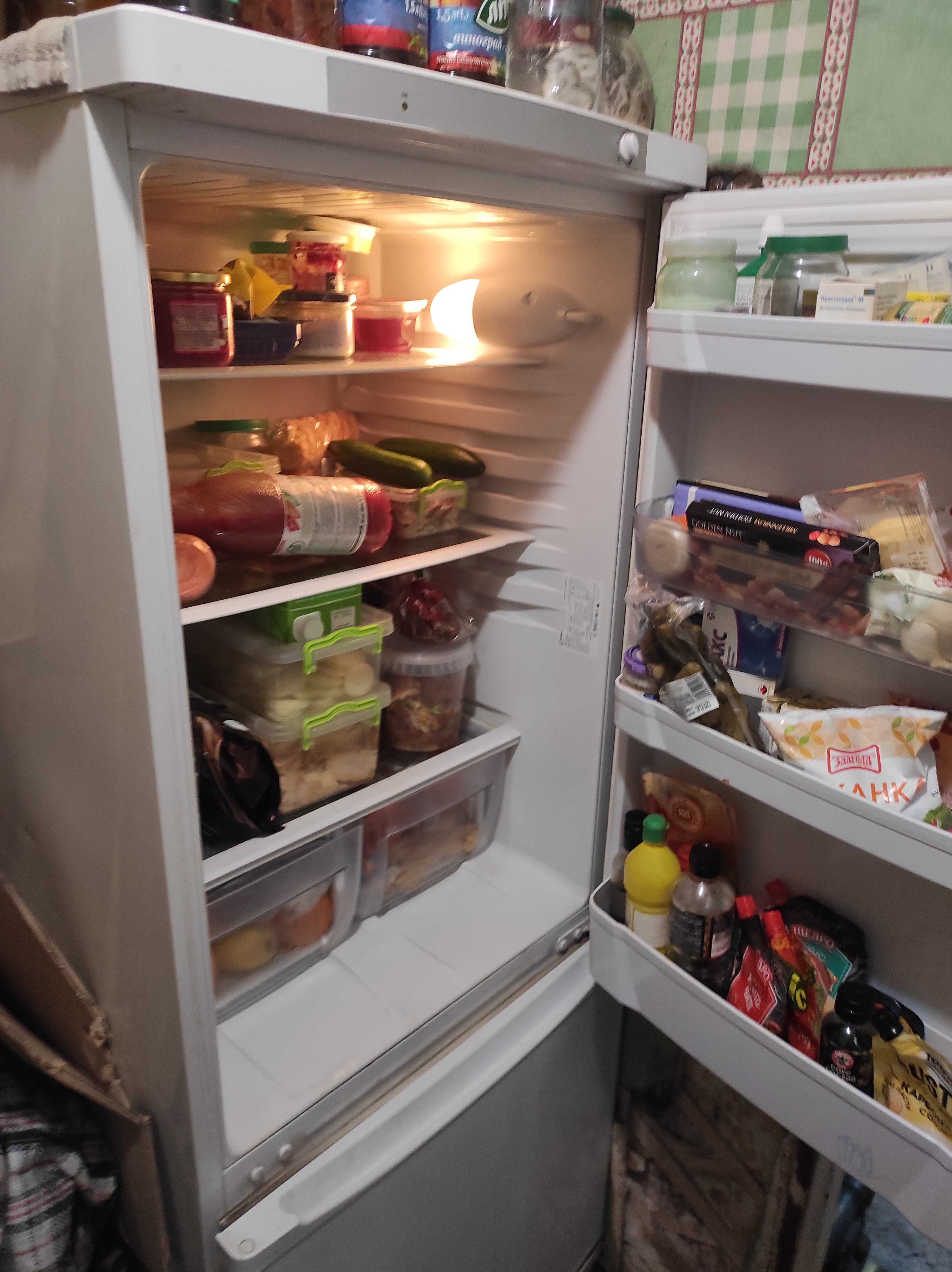 Холодильник  двухкамерный Indesit SB15020