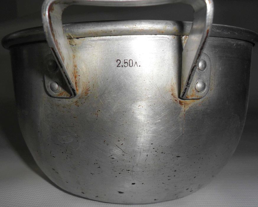 Кастрюля алюминиевая 2,5 л усиленная , толстая. обмен на другую
