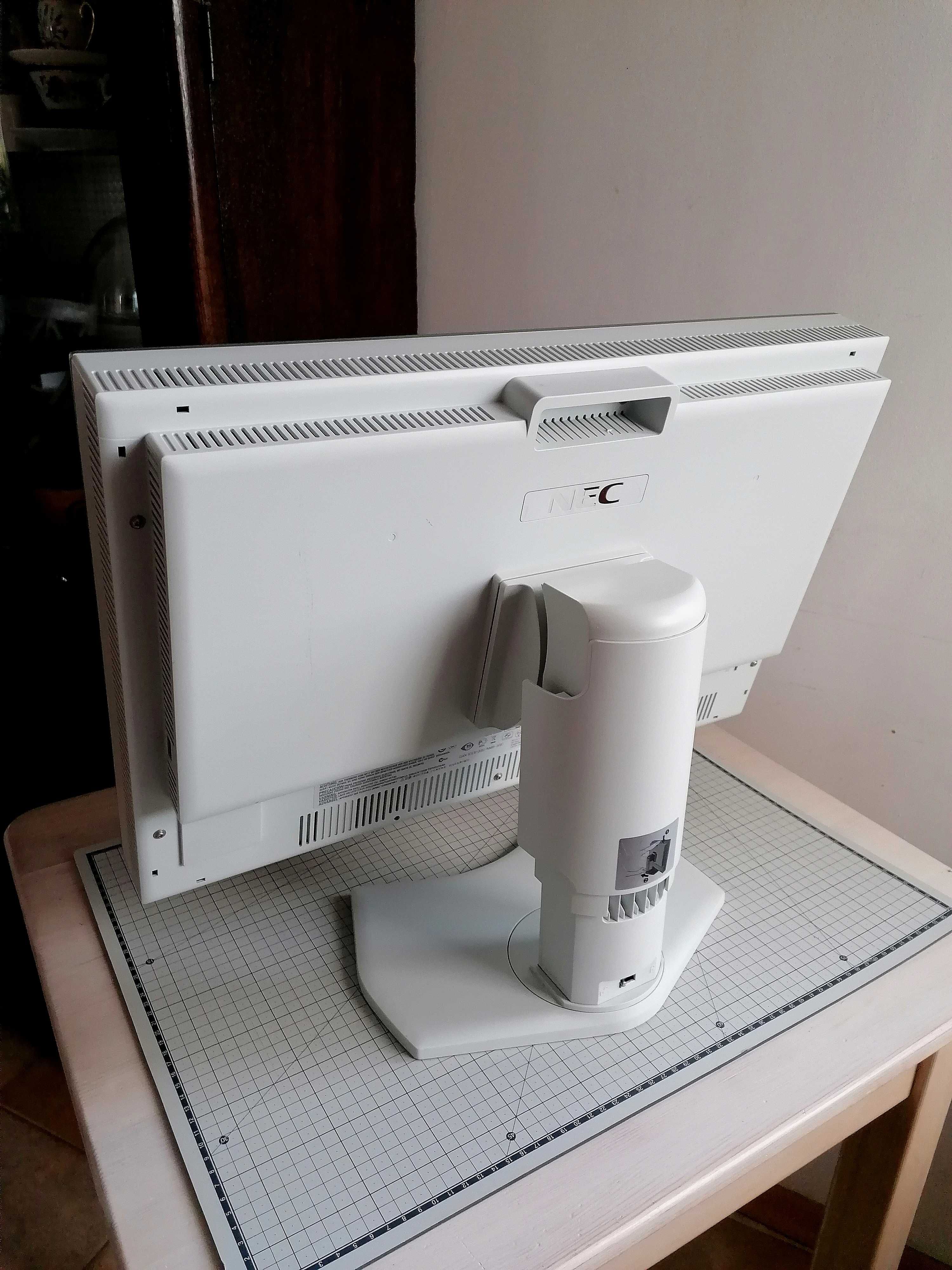 Monitor 24" NEC MultiSync P242W