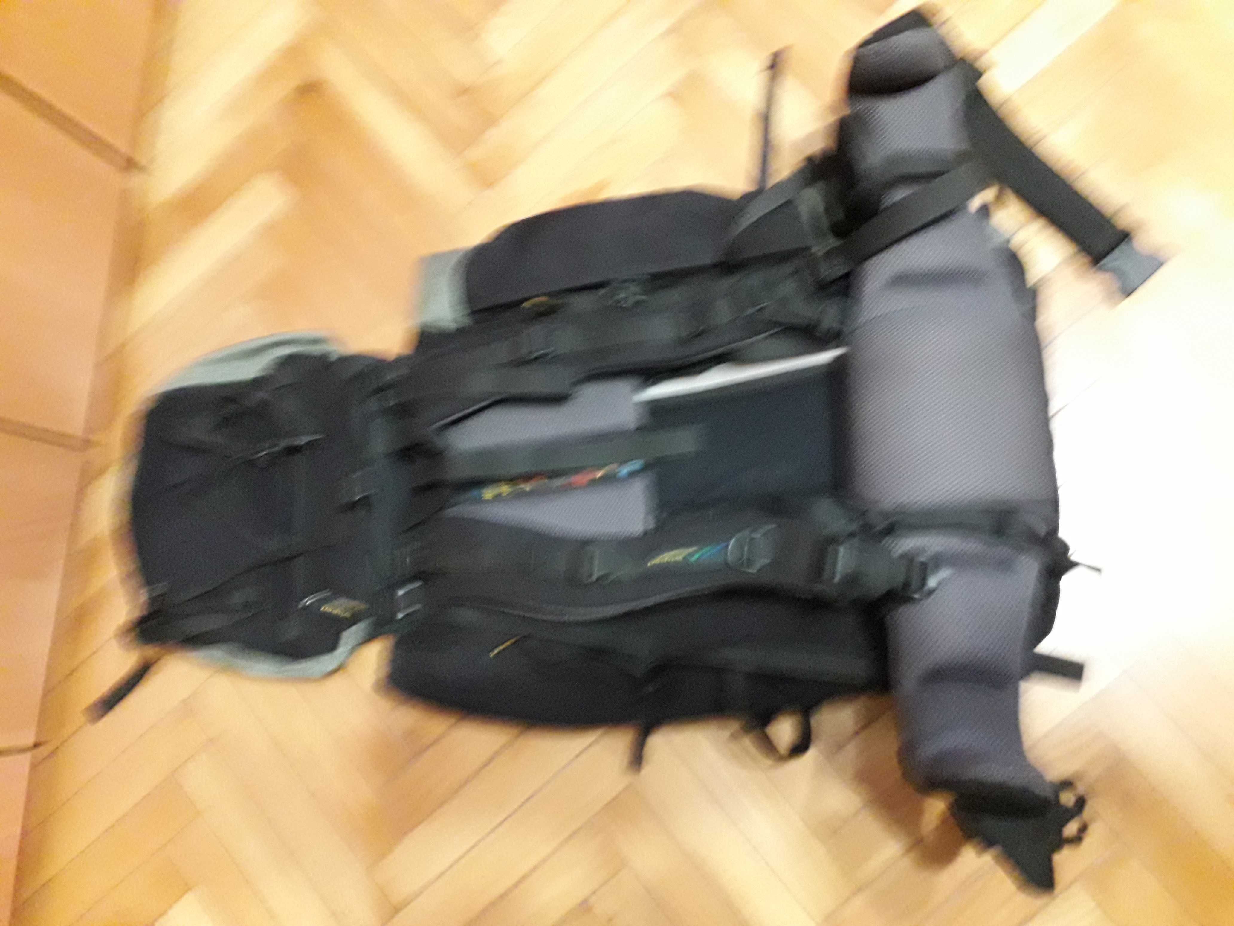 Plecak turystyczny 75 l, na metalowym wszytym stelażu, dość ciężki