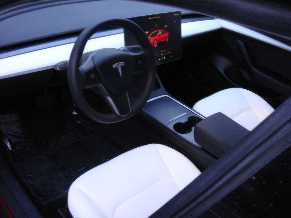 Tesla Model 3      2023