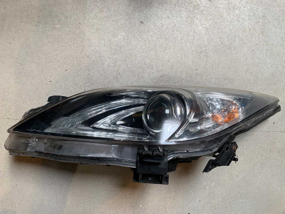 Mazda 3 III LIFT 09-13 XENON lampa przednia lewa