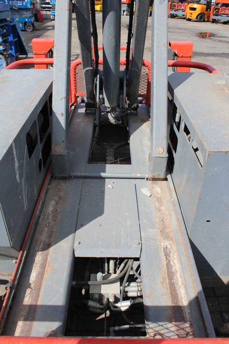 nożycowy Skyjack SJ6832RT podnośnik diesel zwyżka 12 m terenowy genie