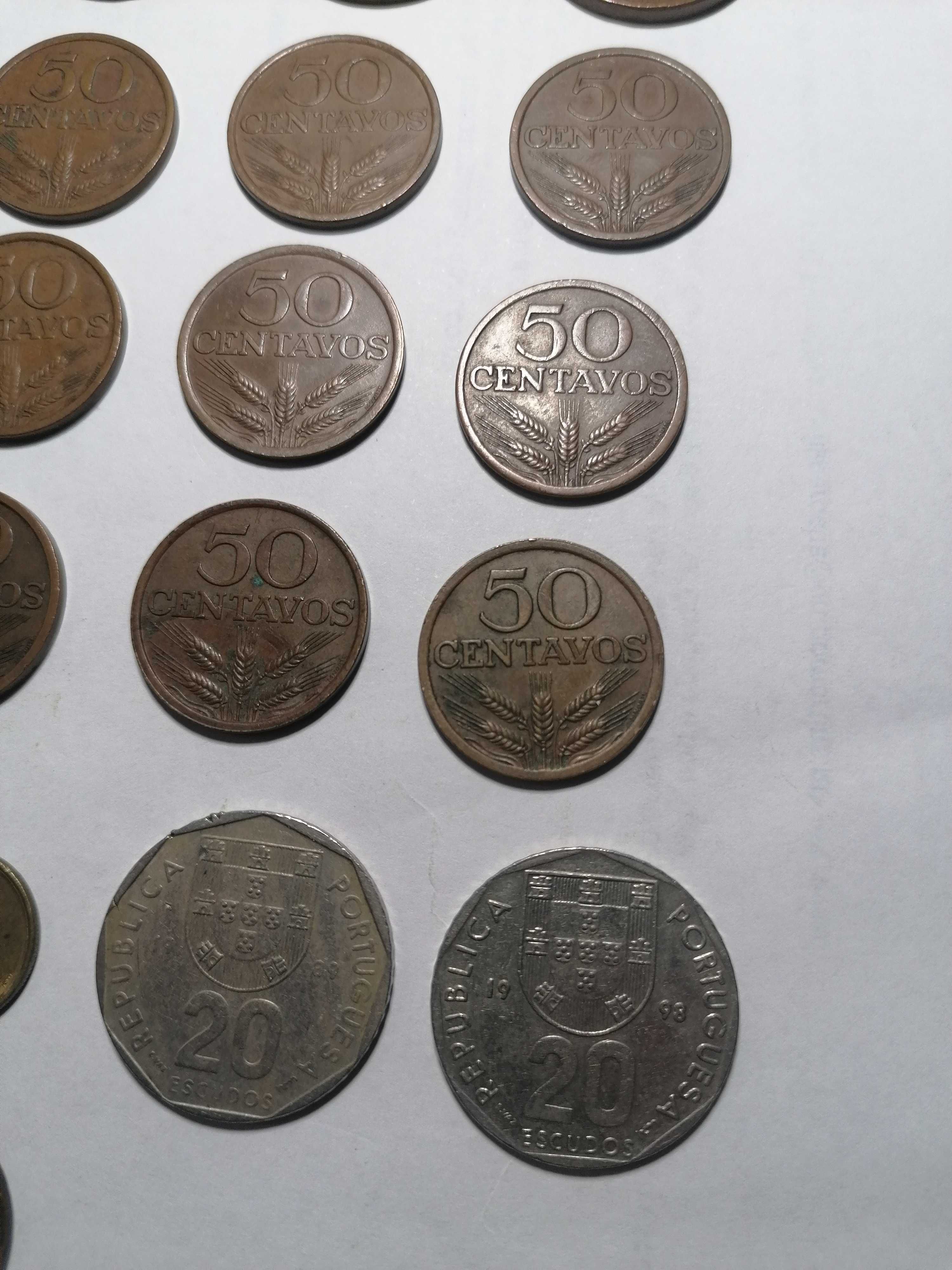 Conjunto de 32 moedas valor actual de 9,96