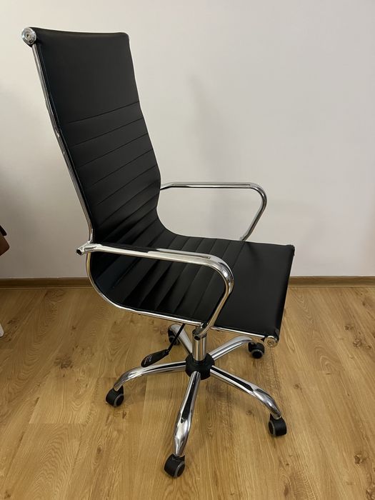 Fotel biurowy obrotowy