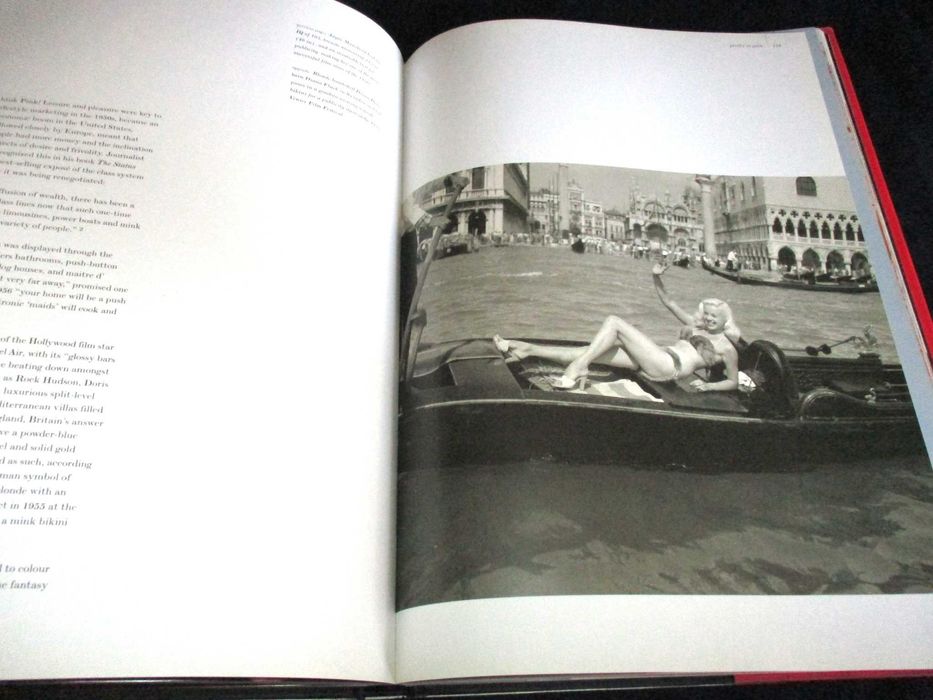 Livro Seduction a Celebration of Sensual Style