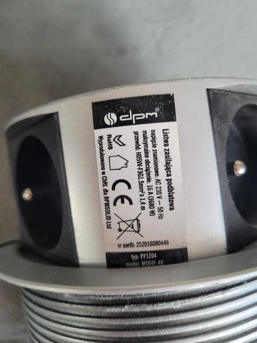 Listwa zasilająca podblatowa