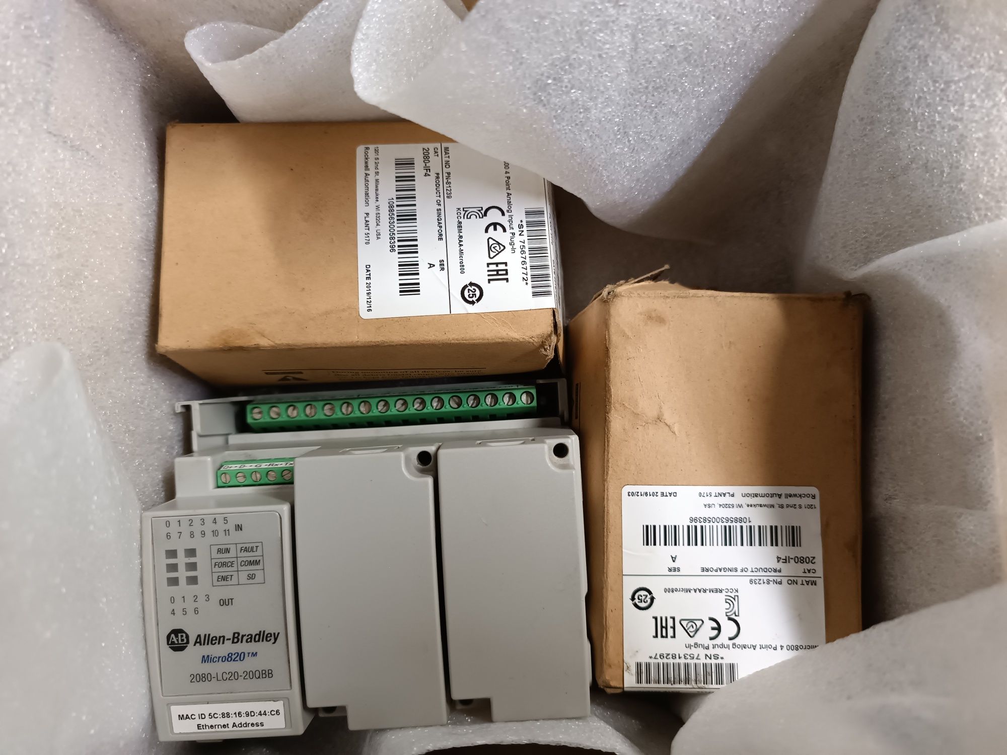 Autómato Allen Bradley Micro 820 + cartas