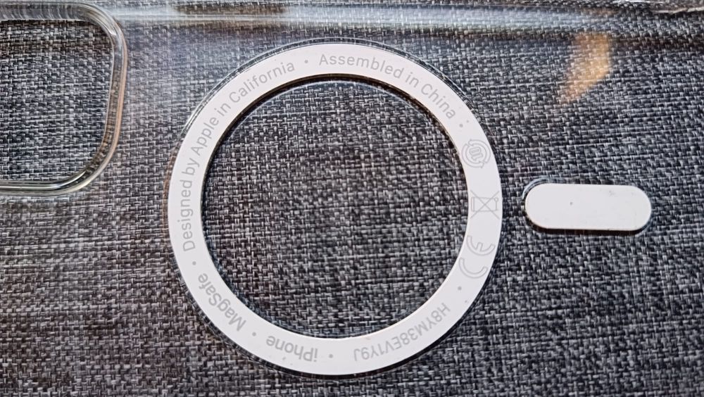 iPhone 14 wraz z oryginalnym etui Apple Magsafe
