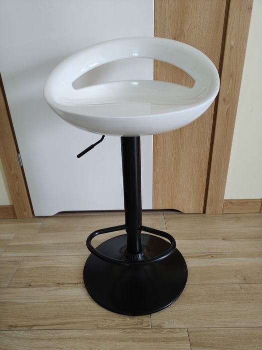 Hoker/krzesło barowe