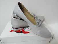 Buty srebrne na niskim obcasie