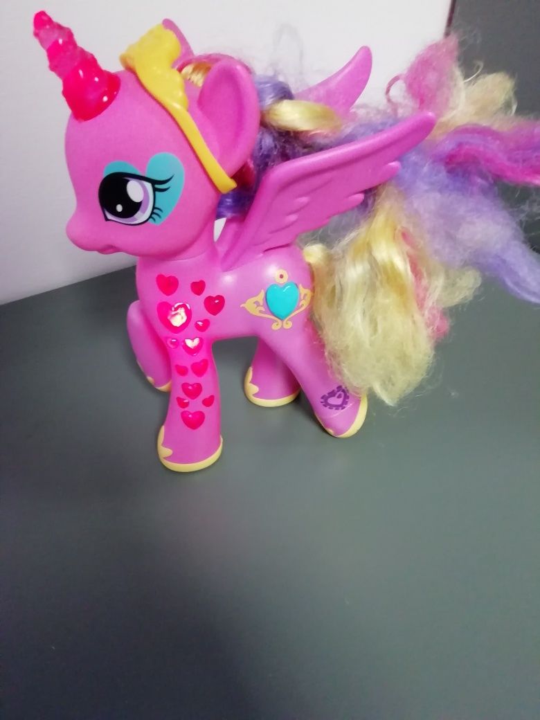 MLP Kucyk interaktywna Princess Cadance świeci i gra