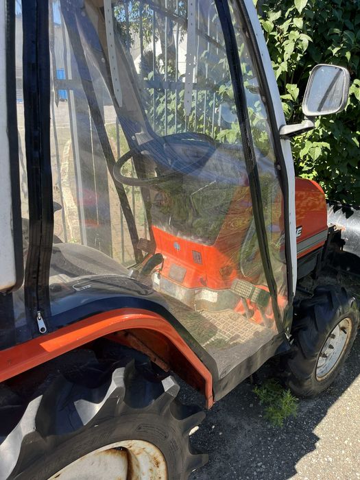 Traktor miniciągnik KUBOTA Aste A-17 z pługiem i posypywarką