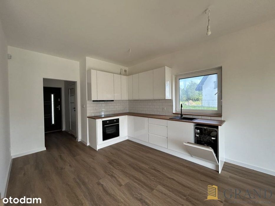 Dom w zabudowie bliźniaczej ,garaż ,balkon