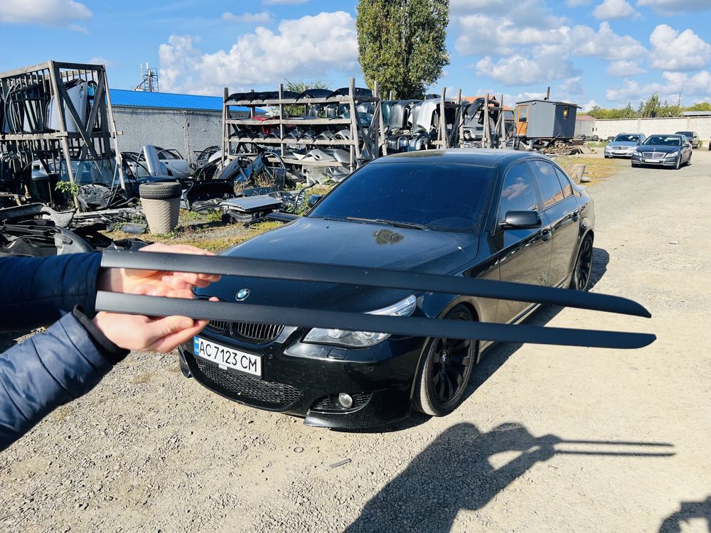 Молдінги на Лобове Скло БМВ Е60 Е61 Молдинги