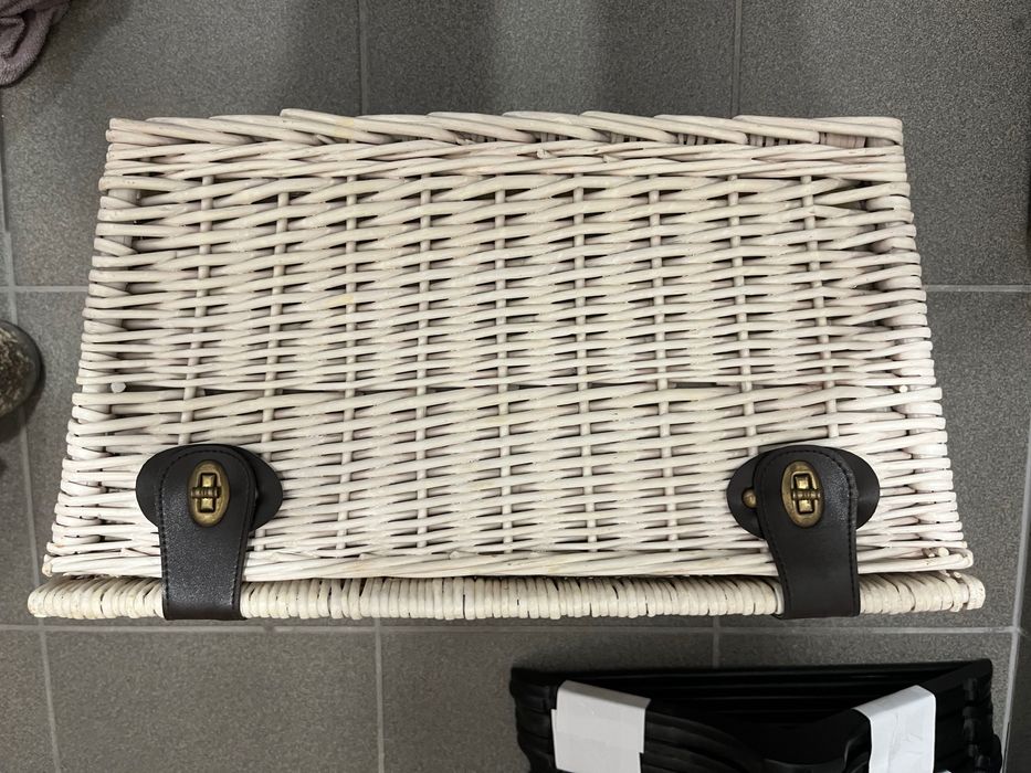 Kosz piknikowy z wyposażeniem