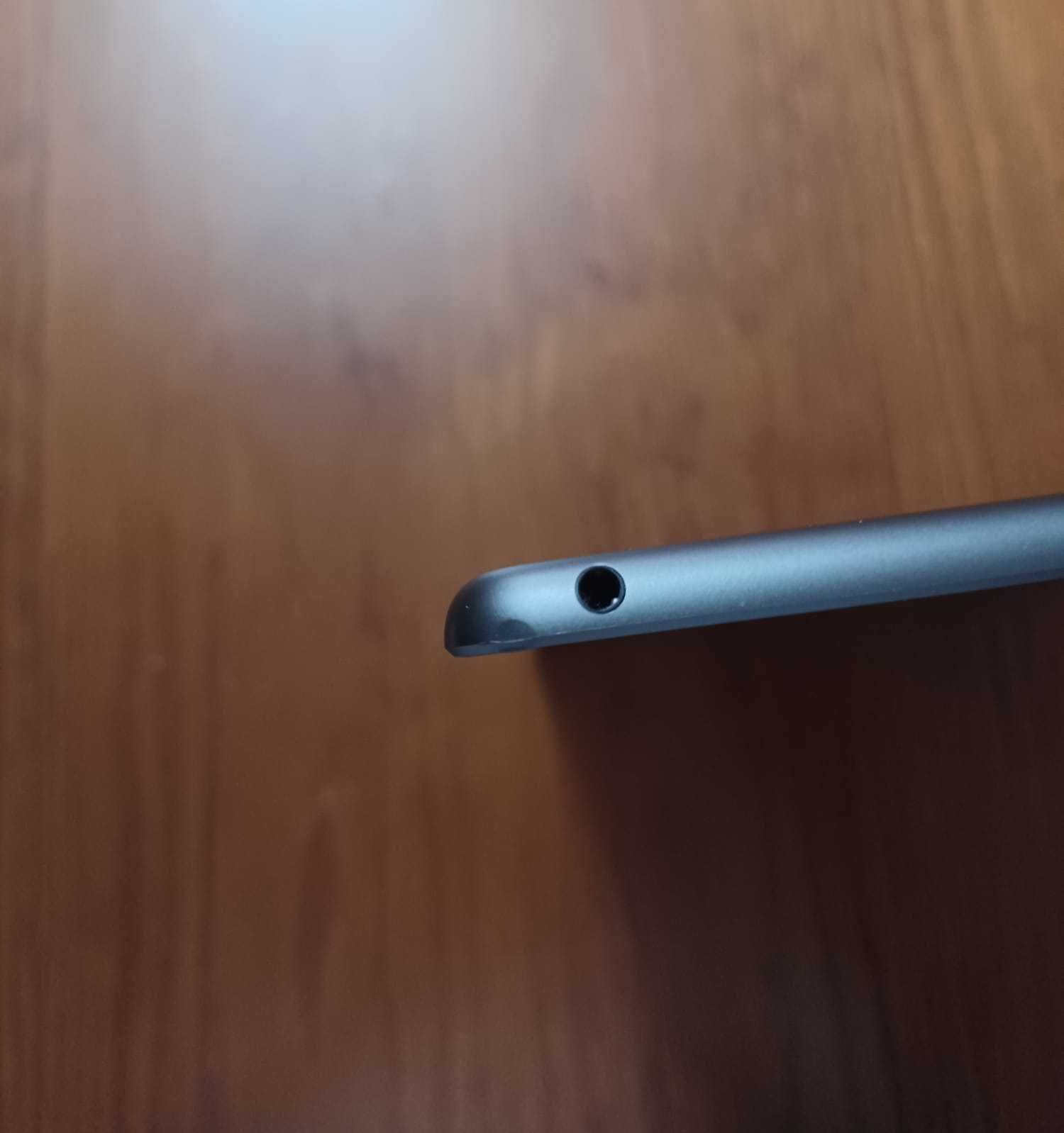 Tablet Apple iPad 10.2'' 2020 8a geração 32 GB - Cinzento