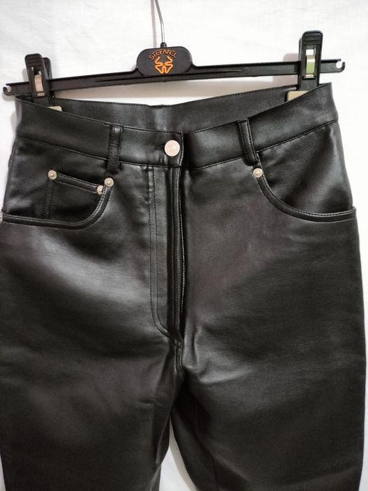 Calças em Napa Preta