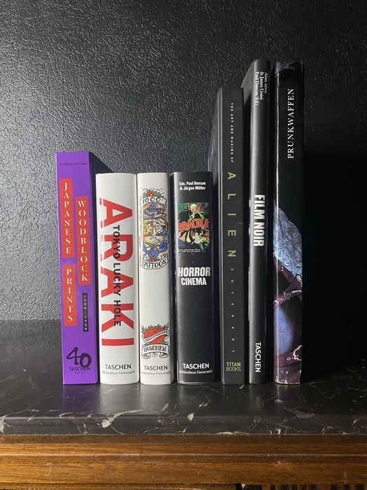 книги / нові та вживані