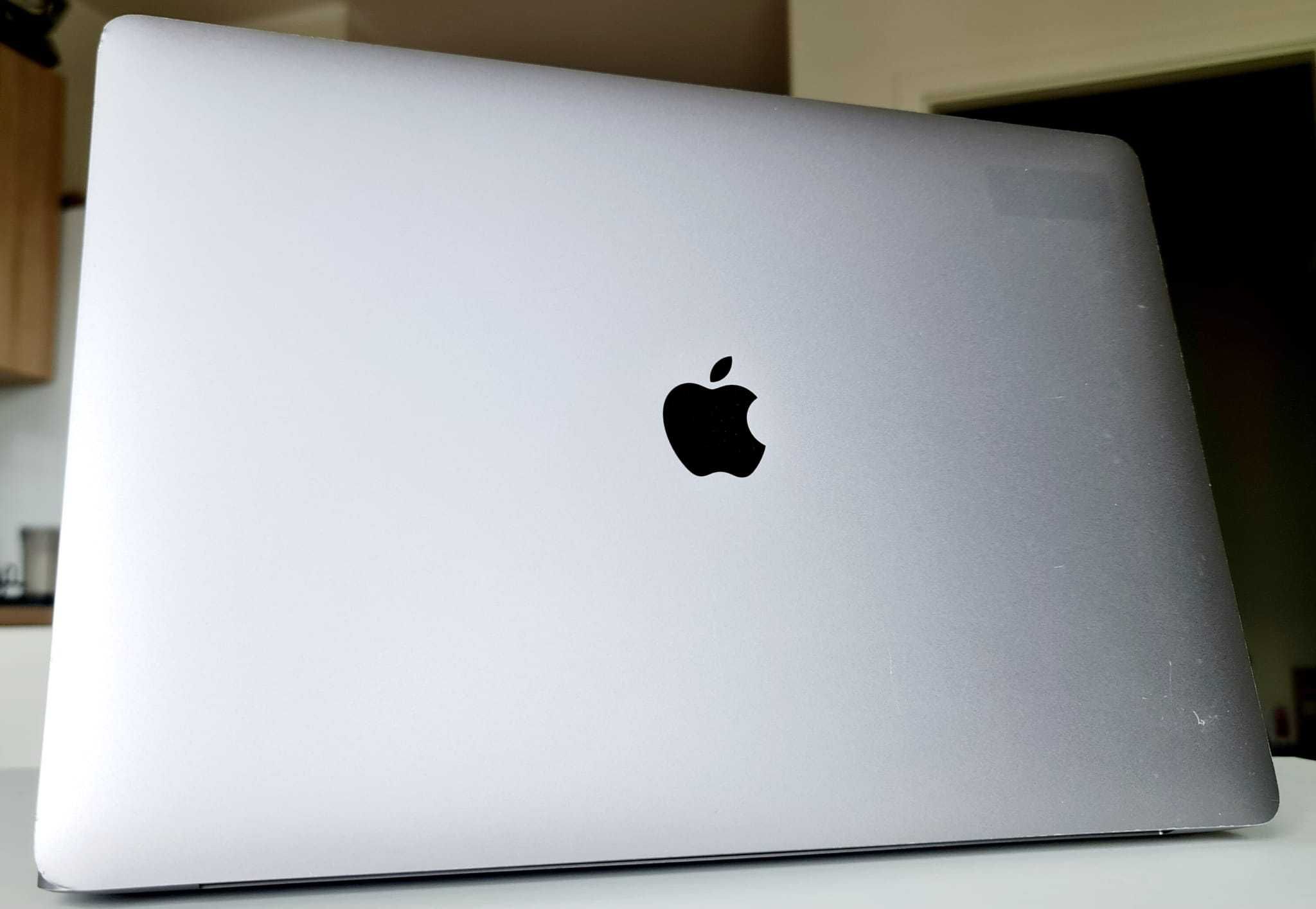 Apple MacBook Pro A1707 i7-7820HQ 16GB 500GB SSD RETINA 15,4" 2017r.