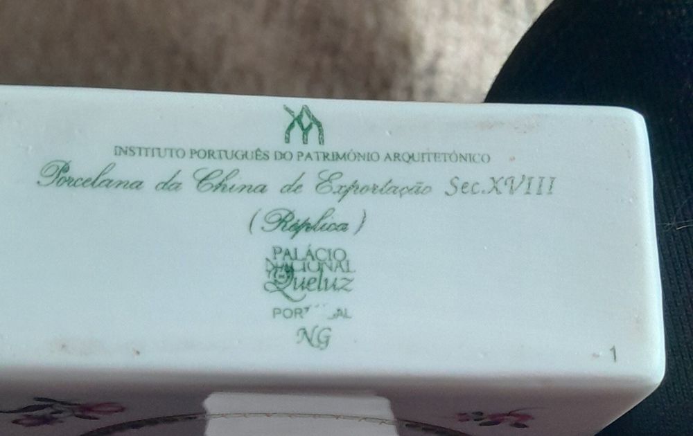 Pote para chá em porcelana réplica séc.XVIII