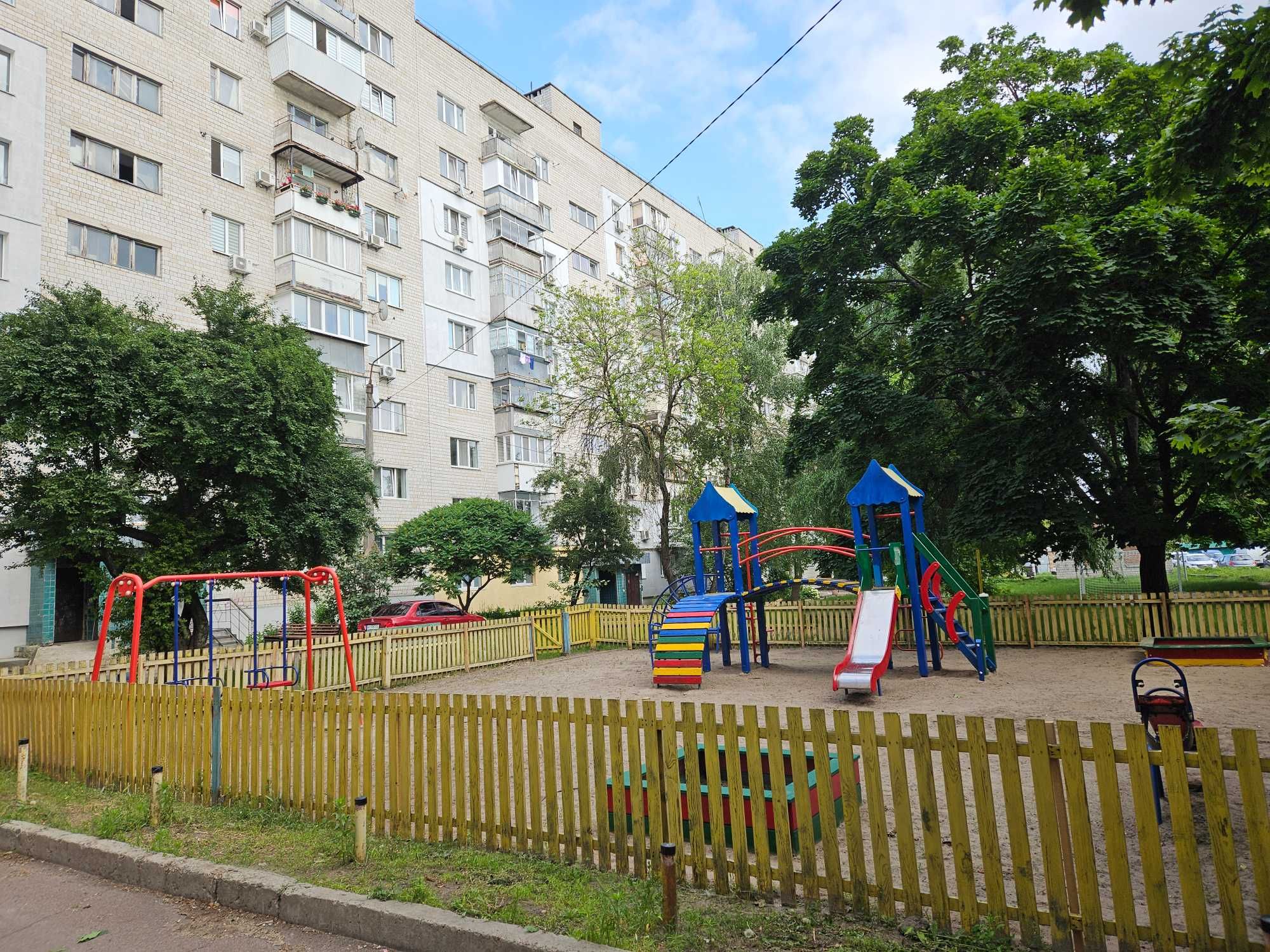 Продаж 3-х кімнатної квартири,  64м²,  Білогородська 45