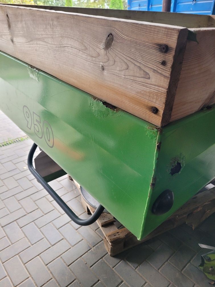 Розкидач мінеральних добрив Unia MX