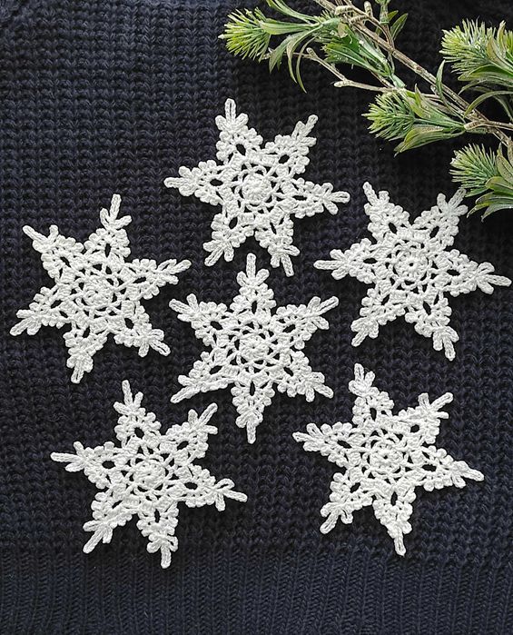 Zestaw szydełkowe gwiazdki na choinkę - 6 sztuk