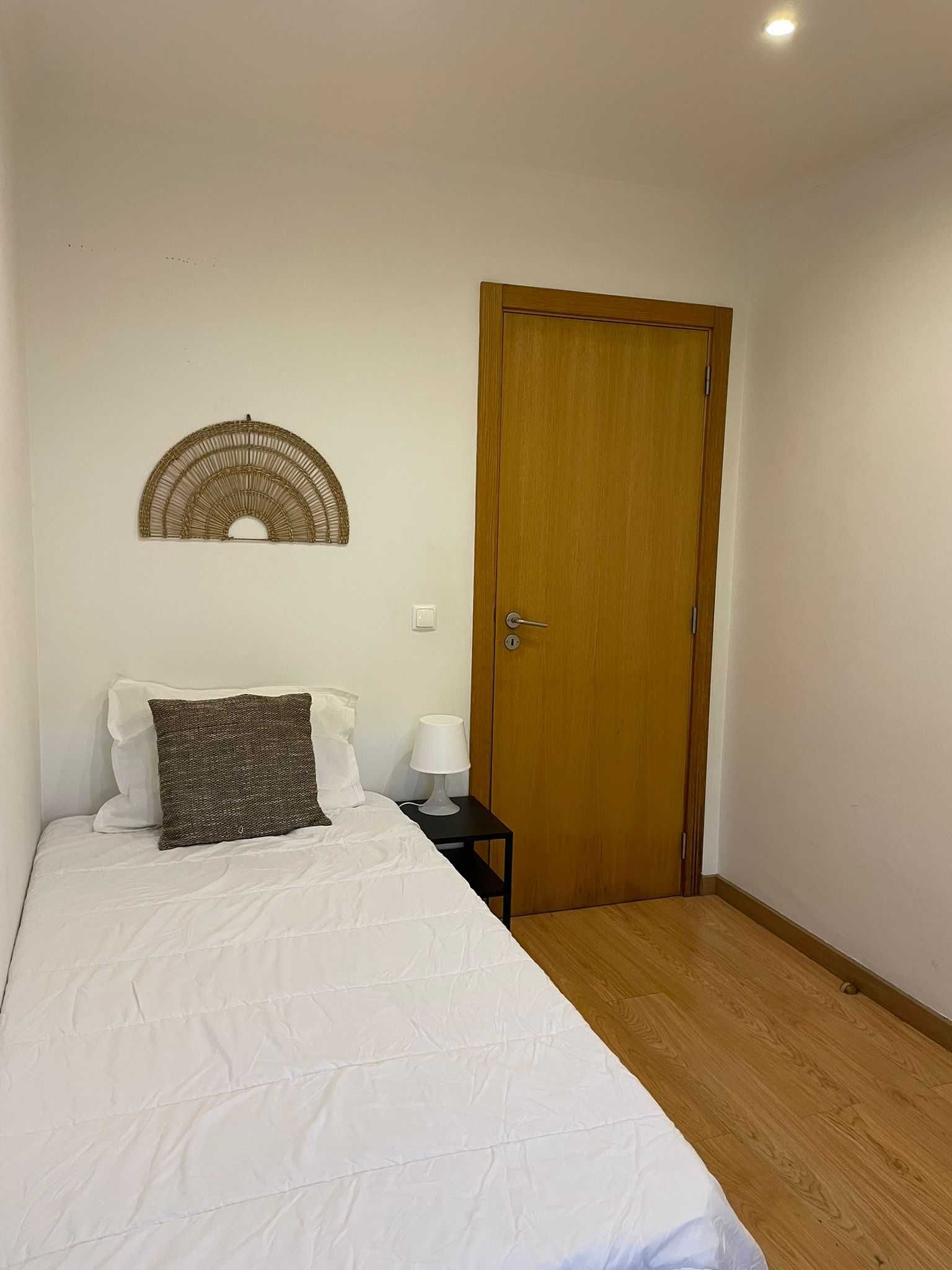Quarto individual sem caução Olivais