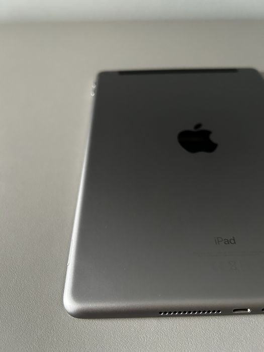 IPad  32 GB 6 generacji WI-Fi+ Cellular