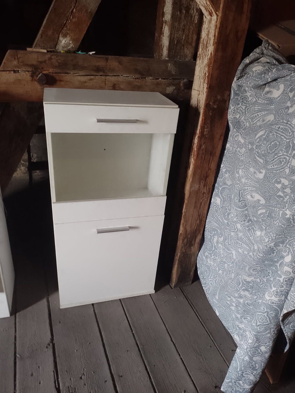 Zestaw 2 szafek wiszących biały połysk oświetlenie led.